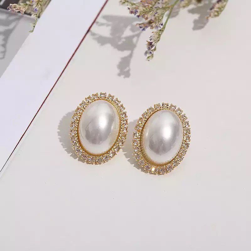 Drip_Jewellery's tweet image. These elegant rich Pearl button statement earrings are in stock at only 20k📌

Find us at kooki tower level 7 shop 706B
Dm  Call/Whatsapp : 0781527652 

Delivery fees apply everywhere 🌎 
#dripstones
#pearlbuttons