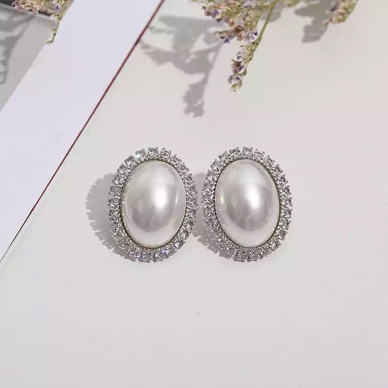 Drip_Jewellery's tweet image. These elegant rich Pearl button statement earrings are in stock at only 20k📌

Find us at kooki tower level 7 shop 706B
Dm  Call/Whatsapp : 0781527652 

Delivery fees apply everywhere 🌎 
#dripstones
#pearlbuttons
