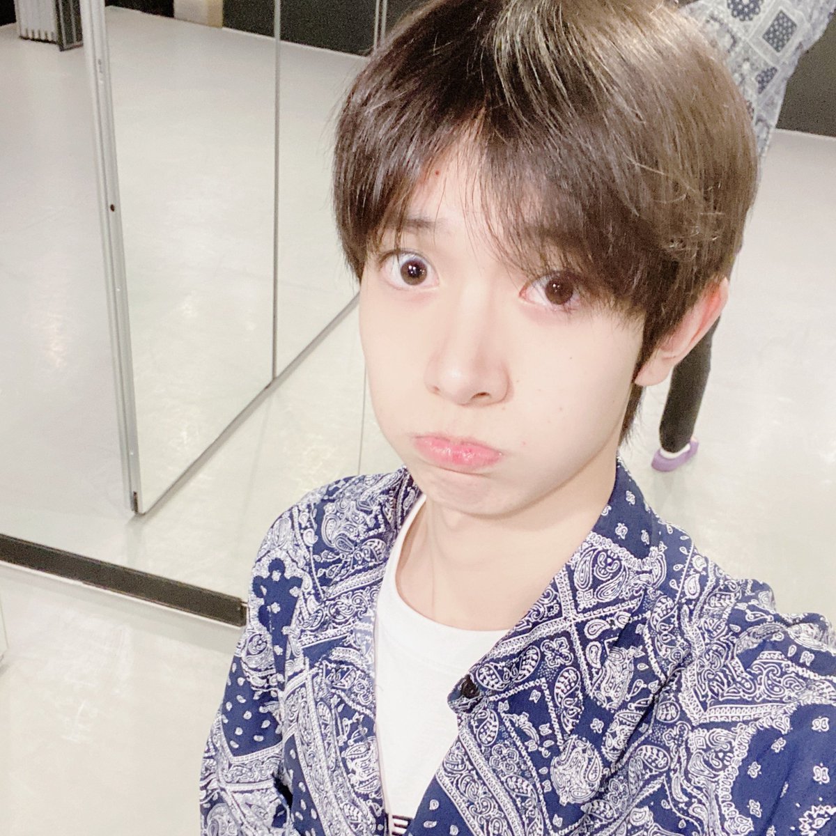 sjypouts's tweet photo. heeseung's first            heeseung's latest 
wev selca                       wev selca https://t.co/y78LctrpuJ