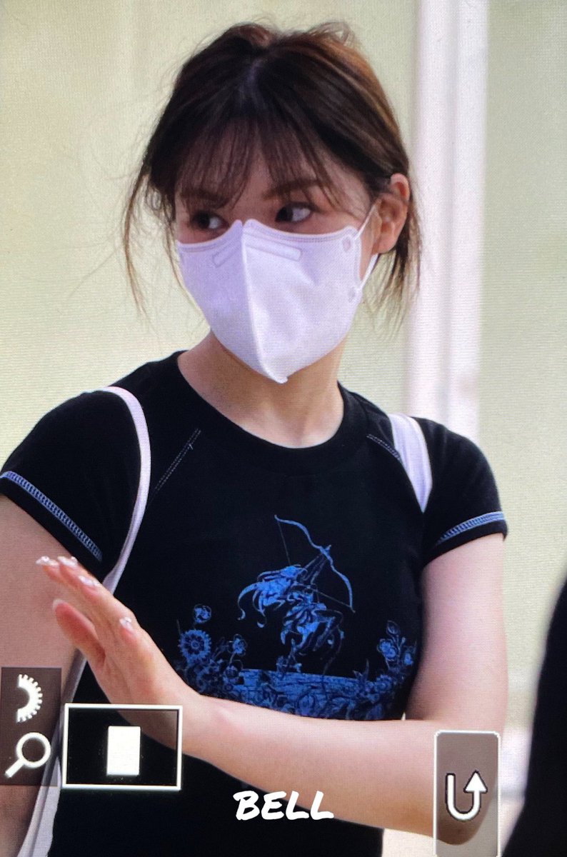 밸 tweet media