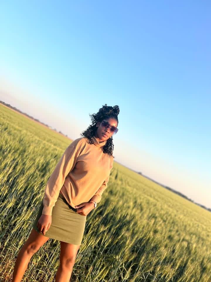 phiri_liyah's tweet photo. Start where you are. Distant fields always look greener, but opportunity lies right where you are. Take advantage of every opportunity. https://t.co/fG2kEtE6vJ