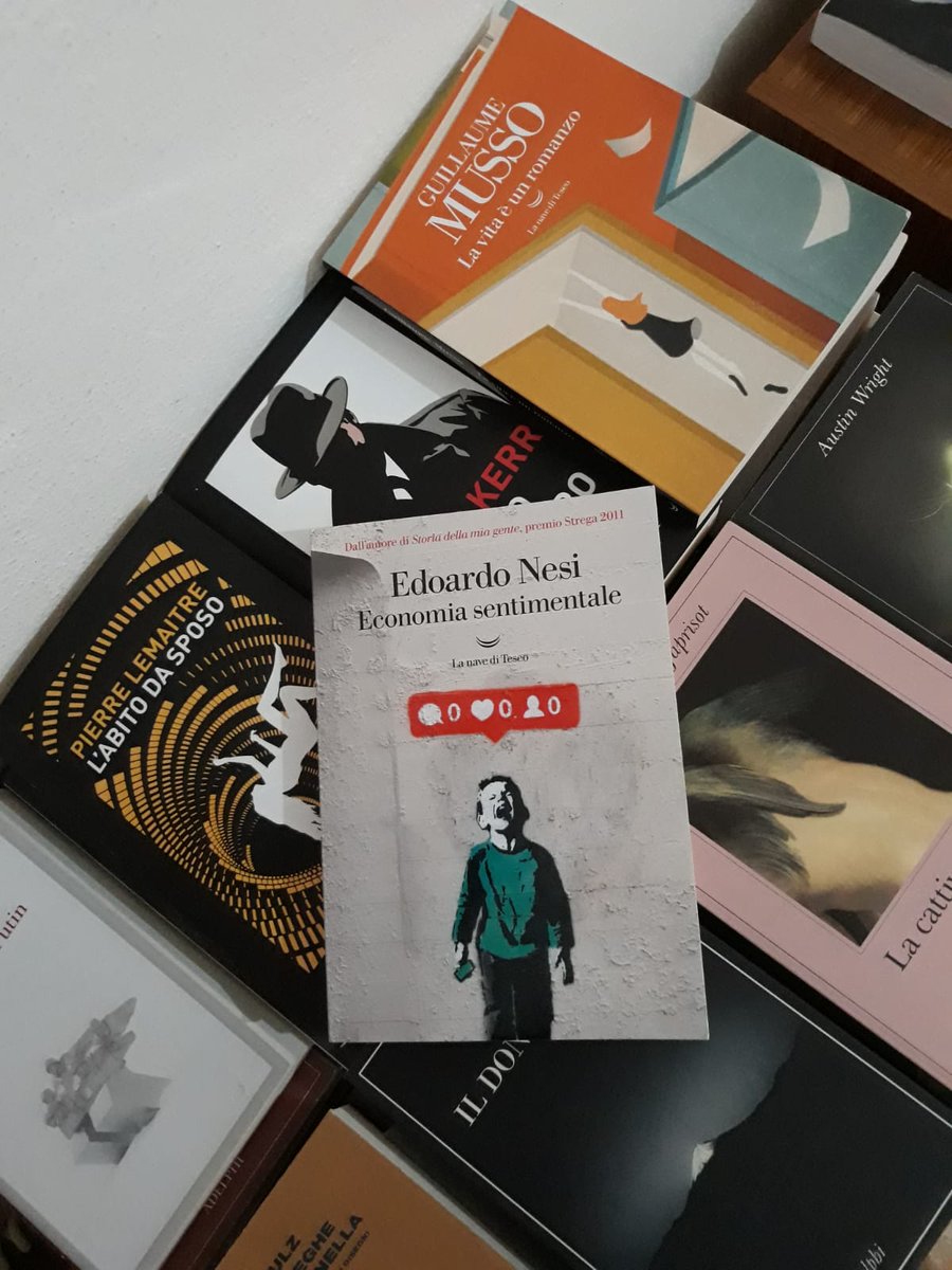 CasulaGiuliana's tweet photo. Termino il mese d'agosto con #EconomiaSentimentale di #EdoardoNesi.
Questo mese ho letto molti libri di cui uno moto bello, altri meno, e altri ancora brutti.
Dalla quarta di copertina "darei un braccio per riabbracciarti  un'altra volta"❤.
Grazie @lanavediteseoed @eugenio_lio https://t.co/t5wNZ1Mgf4