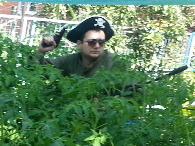 KarinaVinnikova's tweet photo. FSB (🇷🇺Federal Security Service) published new photos of a suspect in the murder of Dugina.
(NO, THIS IS NOT A JOKE) https://t.co/75D60AQ0Vo