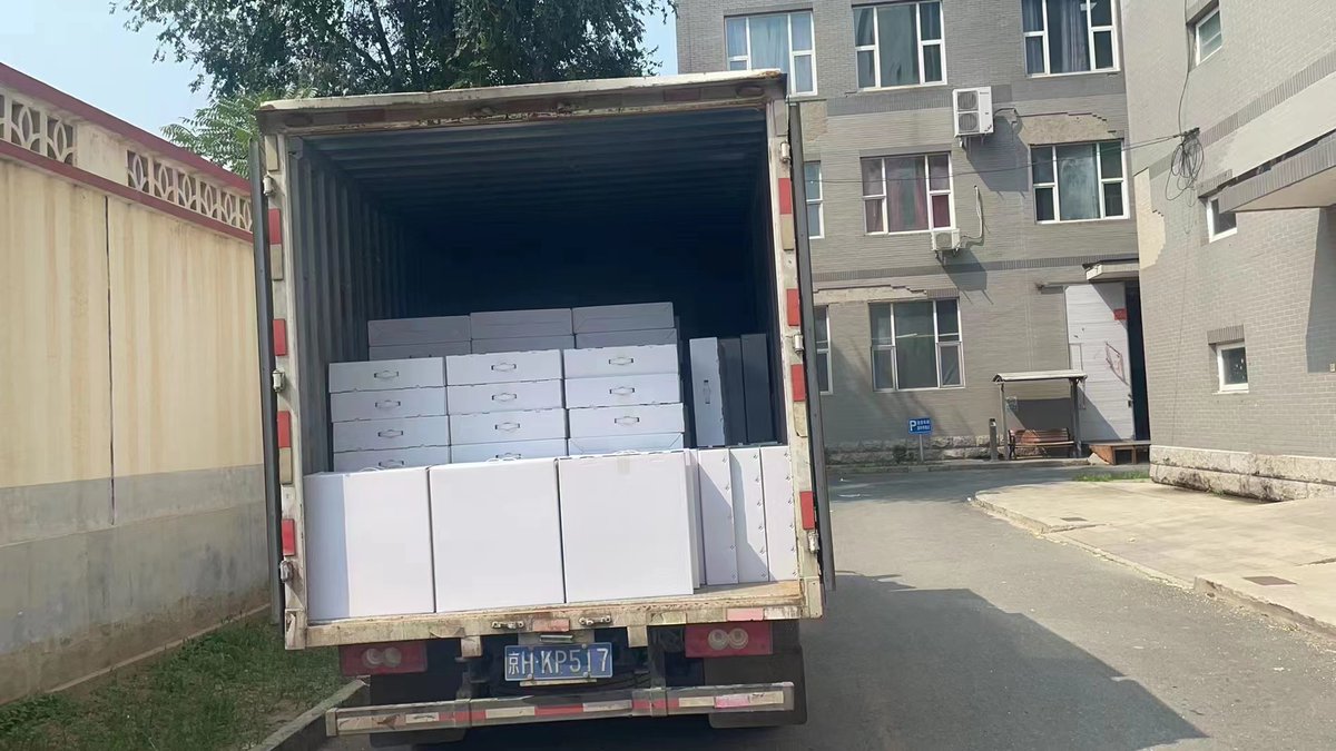 JingleMining's tweet photo. 🚚【SHIPPING PHOTOS】

🍍#iPollo V1 Mini 300MH 240W 5.8G Wi-Fi
💰$2049
🔗Click here to order: https://t.co/jEWc9Y4dqO

😍#JASMINER X4-1U (520MH)
💰$3,699.00
🔗Click here to order: https://t.co/79aHDFlWlN

#JingleMining #ETH #Ethereum #ETC #Crypto #cryptocurrency #cryptotrading https://t.co/HD3zClpH9Q
