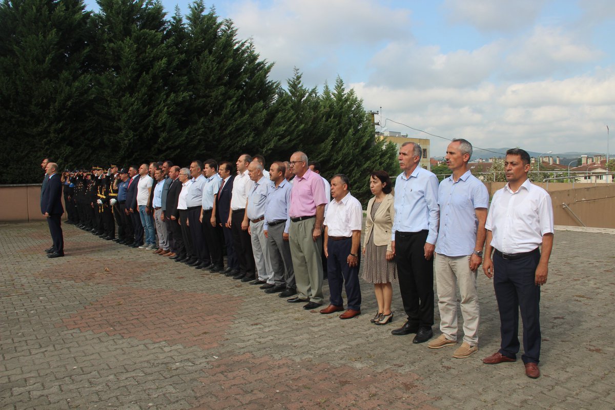 Kaymakamımız Hasan Balcı ve Belediye Başkan V. <a href="/HalimKlk1/">Halim Kılkış</a> ile birlikte 30 Ağustos Zafer Bayramı’mızın 100. yıl dönümü münasebetiyle çelenk sunma törenini Hükümet Konağı önünde gerçekleştirdik.

30 Ağustos Zafer Bayramımız kutlu olsun. 🇹🇷