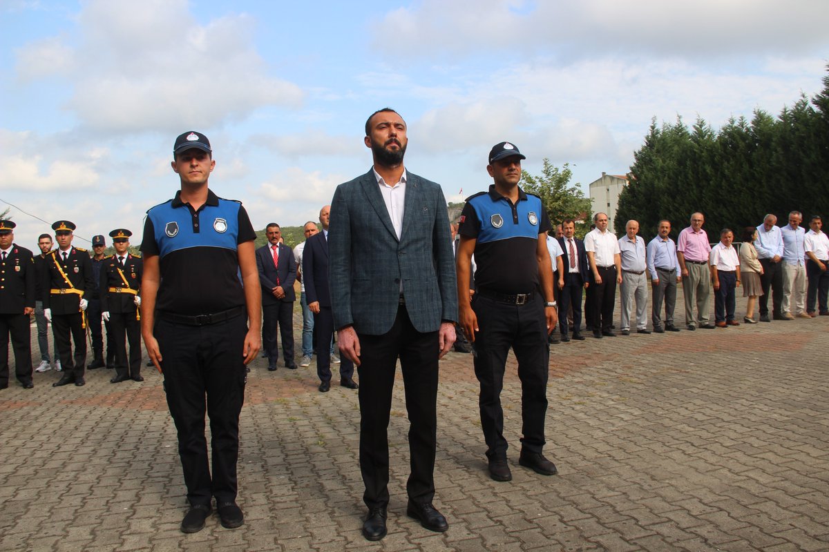 ferizlibel's tweet photo. Kaymakamımız Hasan Balcı ve Belediye Başkan V. @HalimKlk1 ile birlikte 30 Ağustos Zafer Bayramı’mızın 100. yıl dönümü münasebetiyle çelenk sunma törenini Hükümet Konağı önünde gerçekleştirdik.

30 Ağustos Zafer Bayramımız kutlu olsun. 🇹🇷 https://t.co/mqzQZmAIo2