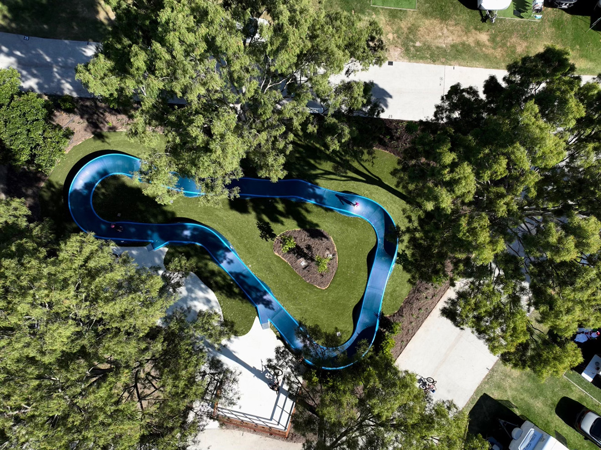 AusPumptrack's tweet photo. NEW PUMP TRACK DESIGN MAKES ASSEMBLY EVEN QUICKER     
We’ve based our Modular Pumptrack system on a clever design using pre-engineered modules that allow for easy assembly. 
[Out Now] 3 experts share why building Modular Pumptracks is child’s play. Link in Bio

#modularpumptrack https://t.co/4e9BwGbpBN