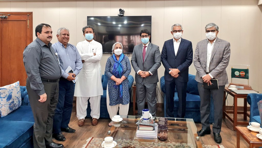 Karachi (30-08-22): Minister for Health and Population Welfare, Sindh, Dr.<a href="/AzraPechuho/">Dr. Azra Fazal Pechuho</a> met with the Dean of <a href="/AKUGlobal/">Aga Khan University</a> to discuss what work needs to be done for flood relief in Sindh. The meeting discussed best plan on action to rehabilitate the most vulnerable. #SindhHealth