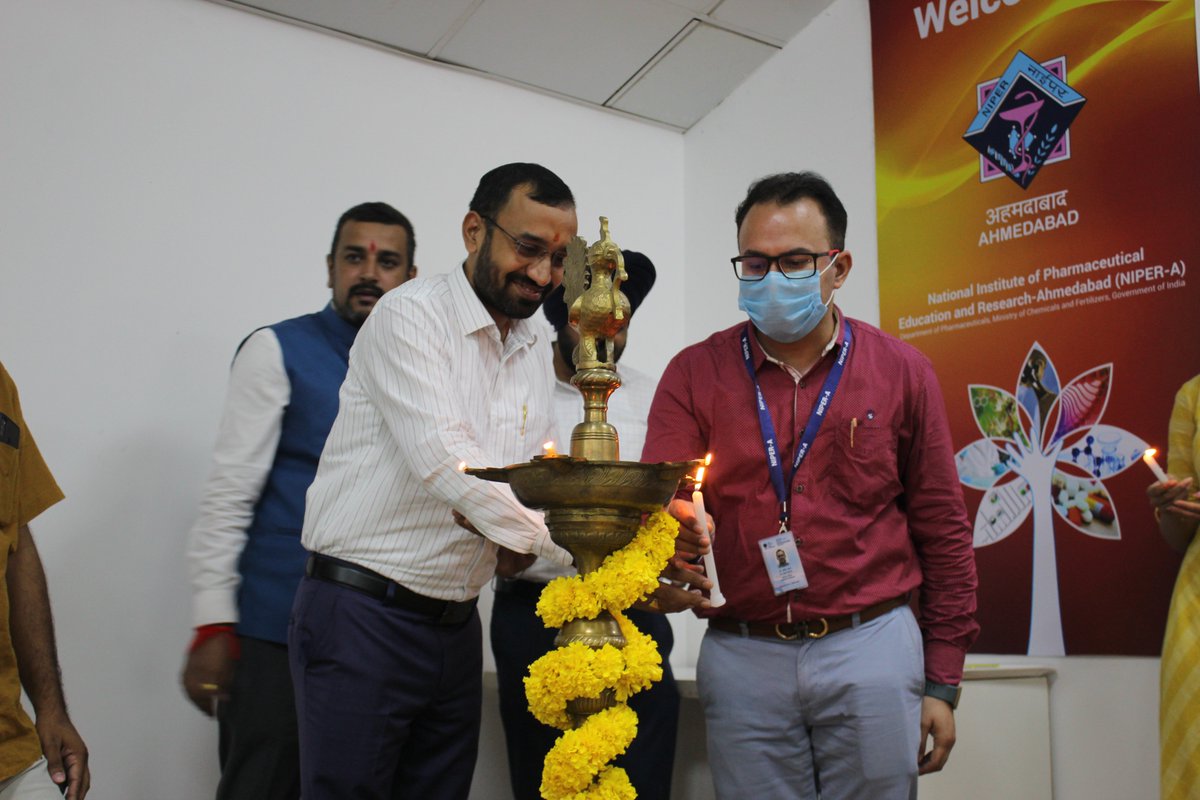 NIPERAHM's tweet photo. #Orientationprogram for new batch begins with lightening of lamp ceremony. #niperjee @pharmadept @mansukhmandviya @bhagwantkhuba https://t.co/R4tyFba8uZ