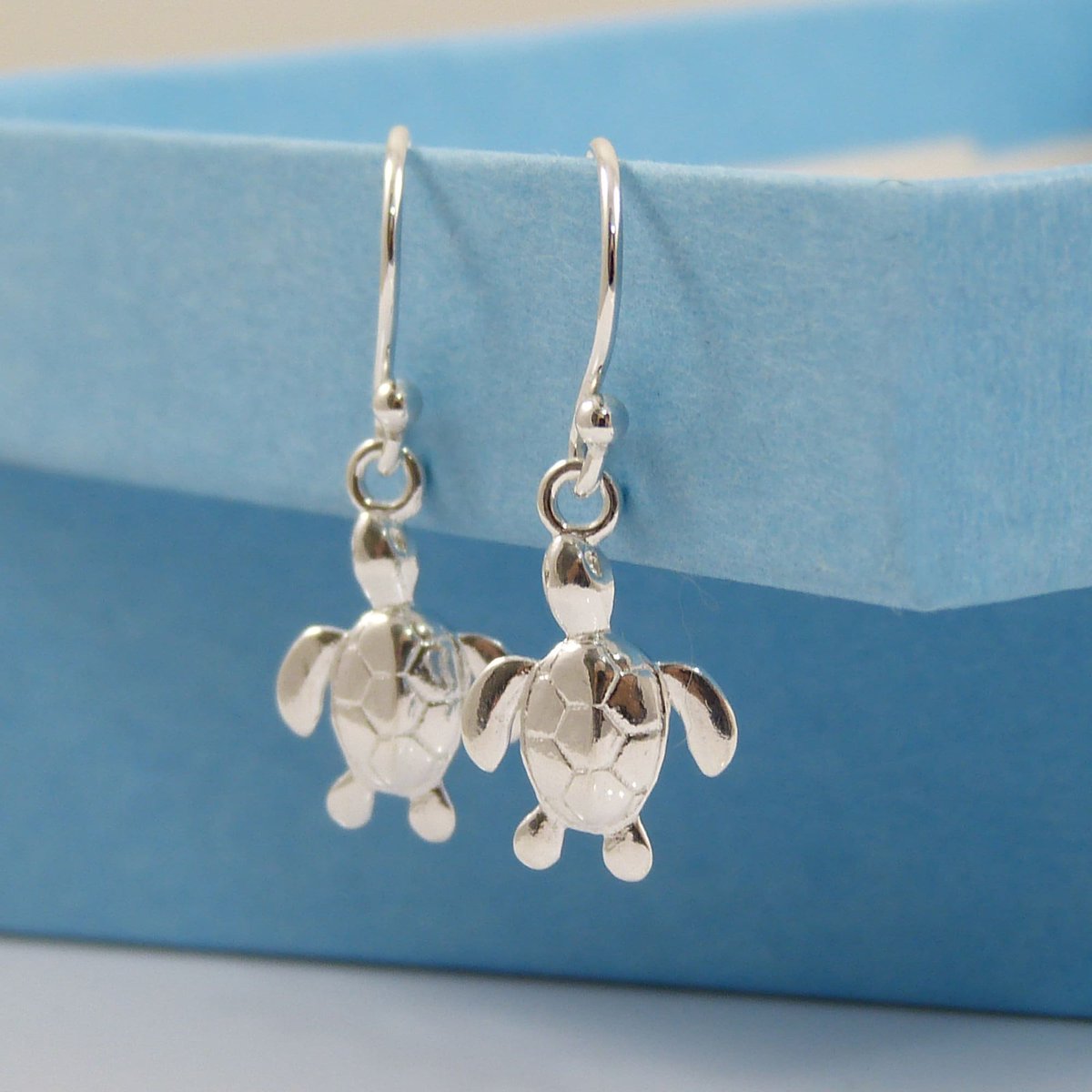 TheStrandline's tweet photo. Silver Turtle Earrings, Turtle Gift for Her, Charm Earrings, Nature Earrings, Everyday Earrings, Turtle Earrings, Sterling Silver Earrings https://t.co/sfUydJQn36 #thestrandline #EarlyBiz #Etsy #shopindie #supportsmallbusiness #TurtleCharm https://t.co/WuzWB8oTPO