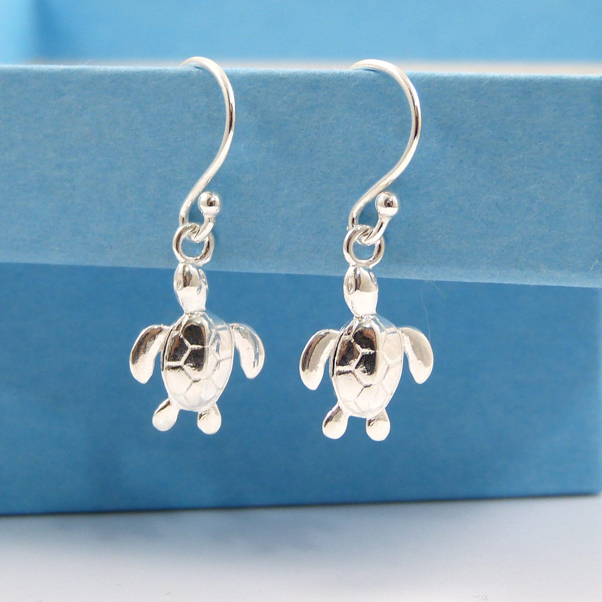 TheStrandline's tweet photo. Silver Turtle Earrings, Turtle Gift for Her, Charm Earrings, Nature Earrings, Everyday Earrings, Turtle Earrings, Sterling Silver Earrings https://t.co/sfUydJQn36 #thestrandline #EarlyBiz #Etsy #shopindie #supportsmallbusiness #TurtleCharm https://t.co/WuzWB8oTPO