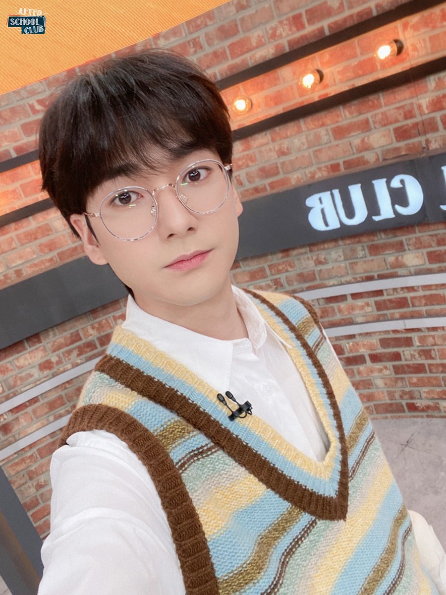 [MC]
⠀
가을이 다가옴을 느낄 수 있었던
오늘의 아론 🍁🐶🫶🏻
안경 쓴 덮머 대장강아지는 언제나 완벽!
우리는 다음 주에
러블리러니 마앨런말랑펭귄과 함께 만나요😍

@ 🐶