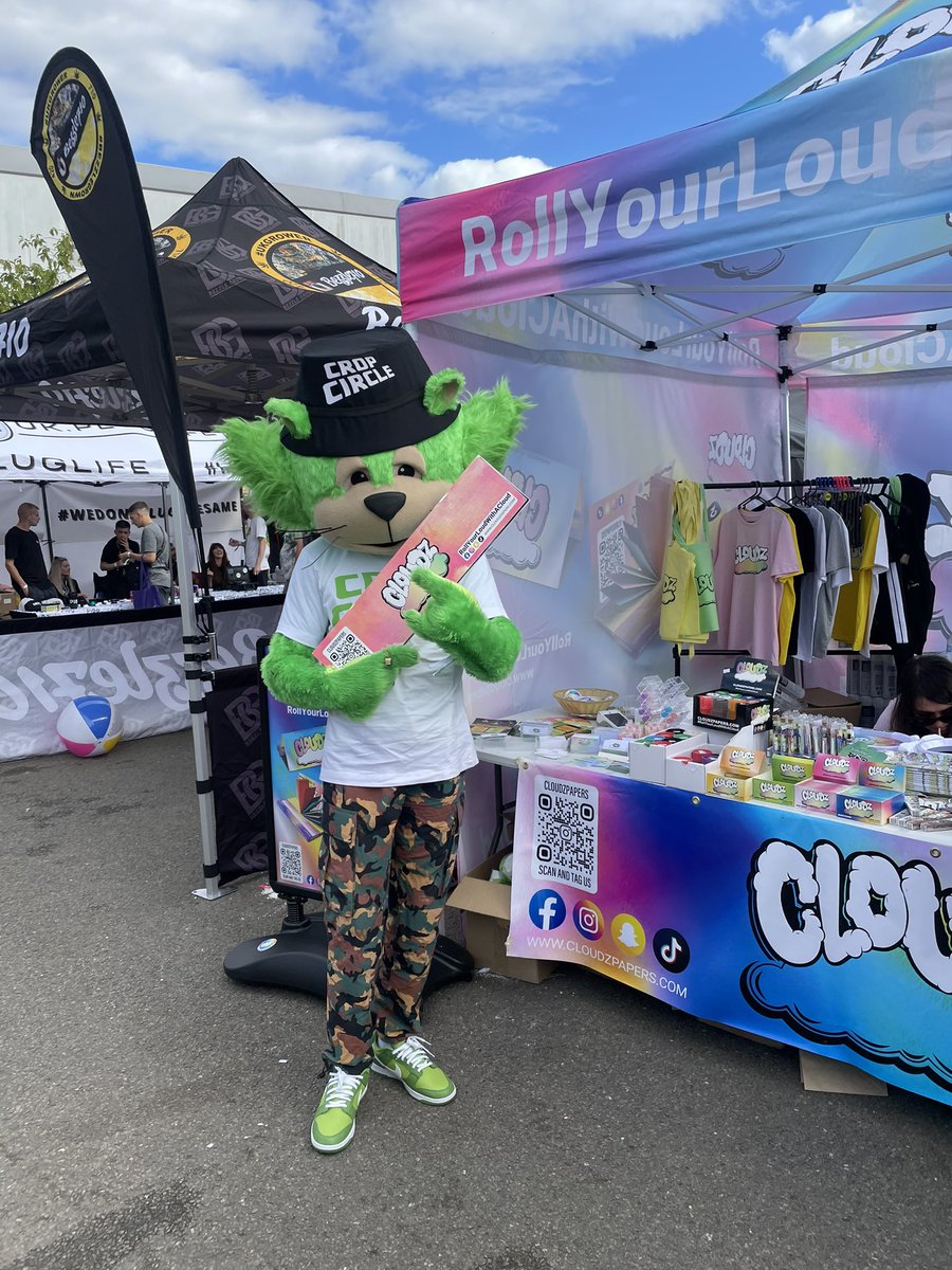 natsolutionzz's tweet photo. Crop Cat in summer mood 🐱 💨
Have you tried our new pink #rollingpapers from @cloudz_papers ?
Only for the cool cats 😎 @nines1ace
#wakeandbake #cannabiscommunity #cropcat #cropcircle #nines #cloudzpapers #stoners #420friendly #rollyourloudwithacloud #420community #tuesdaze https://t.co/0IjjrSLWwY