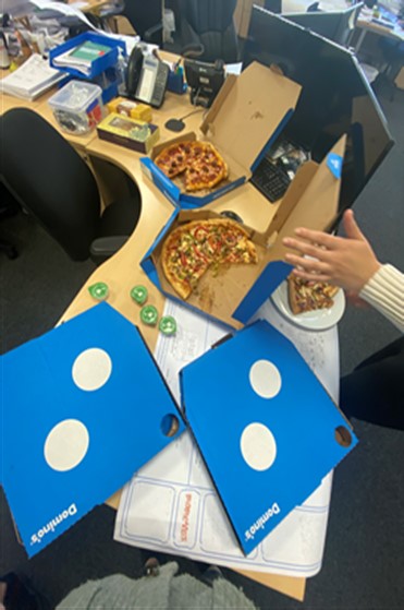 BLELighting1's tweet photo. 🍕 Did you take advantage of our recent free pizza promotion? 
It was VERY popular! Here are one of our happy customers getting ready to tuck in 🍕 

We have offers going right through the year, look out for the latest one going live in September 👀

#customerservice #offers https://t.co/8hwXPqmeF0