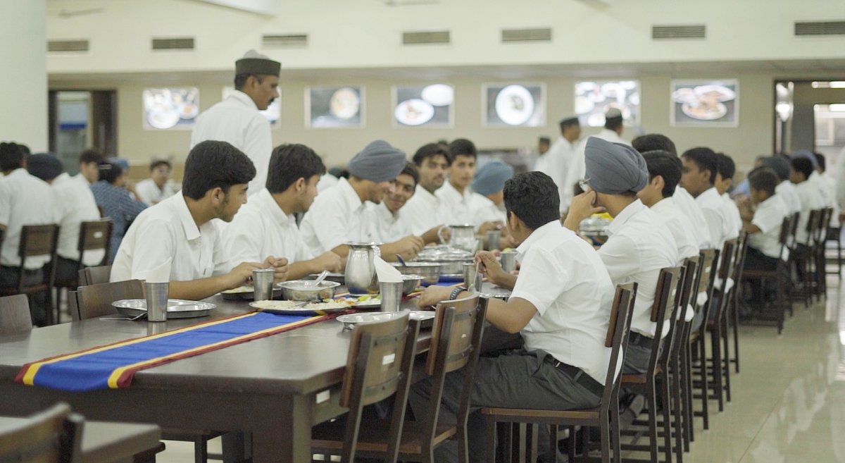 yps_patiala's tweet photo. Students enjoying a scrumptious meal at the #schoolmess. The experienced catering staff ensures that the food served is #wholesome and #nourishing to meet the requirements of young children. https://t.co/LZ5pcPehm0