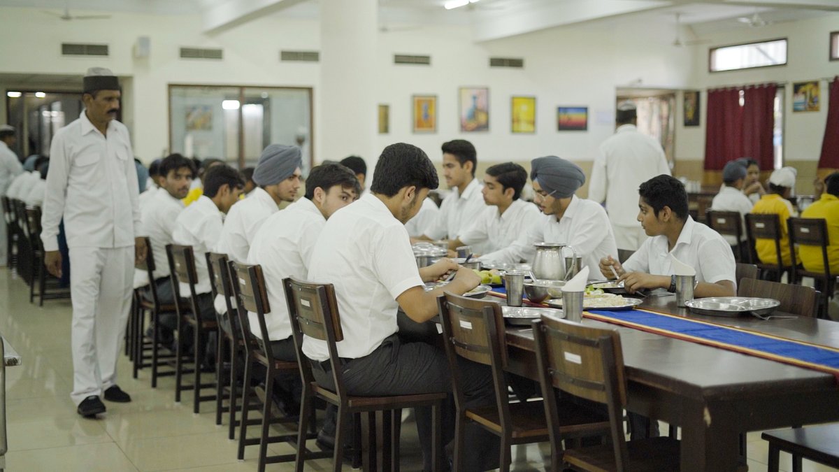 yps_patiala's tweet photo. Students enjoying a scrumptious meal at the #schoolmess. The experienced catering staff ensures that the food served is #wholesome and #nourishing to meet the requirements of young children. https://t.co/LZ5pcPehm0