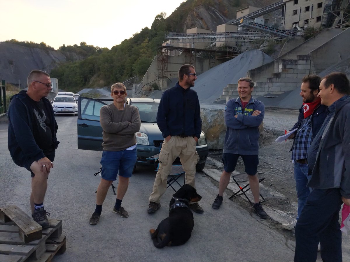 JonathanLefvre's tweet photo. « Sans nous, les pierres ne bougent pas »
Visite de solidarité du @ptbbelgique aux piquets de grève des carrières de la région namuroise et hennuyère. Les travailleurs bougent pour que la direction de #Sagrex rembourse plus les frais de déplacement.
#BloquonsLesPrixPasLesSalaires https://t.co/WmcSKN4Qu6