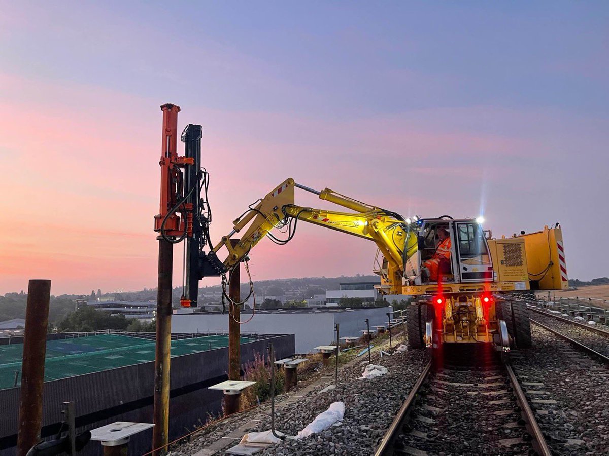 AGDEquipment's tweet photo. #Inpieq CPE22 #ImpactHammers driving 339 mm diameter tubular piles for @VanElleplc on one of their RRV’s in Leeds.
This 2.2 tons accelerated hammer with its leader weighs less than 4 tons and is considerably lighter than other hammers on the market.
Available for sale or hire https://t.co/jYSrU5zYwz