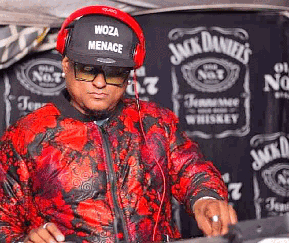 chatstabloid's tweet photo. On the Couch with DJ Menace

Full interview here https://t.co/xNUm316bJE

#chatsworthtabloid #tabloidnewspapers #communitynews #OTC #DJMenace https://t.co/NAh0qJYf5O