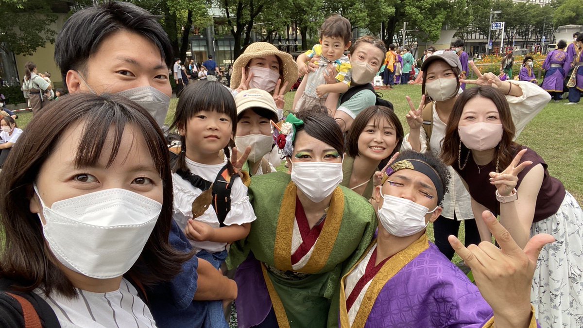icchisontyo's tweet photo. まつりは楽しいと忘れては思い出す。

来年はまたどんな世の中になってるか分からないけど、これで夜宵っこほぼ全員が[どまつり]を知った。

成り行きで始めた子達も少しずつ楽しい場所って知ってくれればまた次に紡がれていくから。

次こそは必ず！！
そして村長再始動します！！ https://t.co/HNlDp5uj86