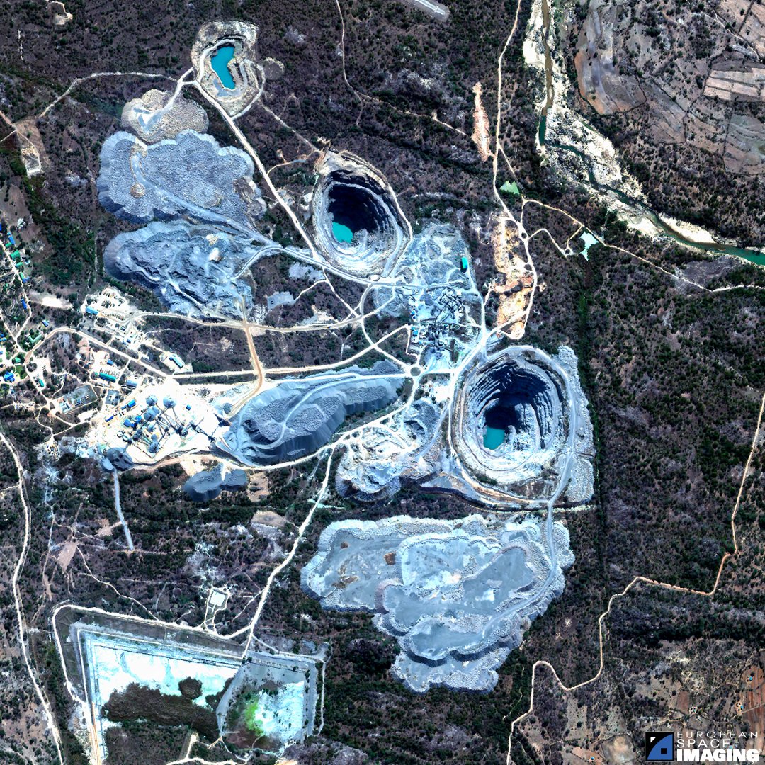 EUSPACEIMAGING's tweet photo. #Murowa #Diamond #Mine, owned by #Riozim, is located in south central #Zimbabwe. It produces gem quality white and near white diamonds. Its annual capacity is 1.2 million carats.
Satellite Imagery © Satellogic Provided by European Space Imaging
#remotesensing #earthobservation https://t.co/SeqZupTtXY