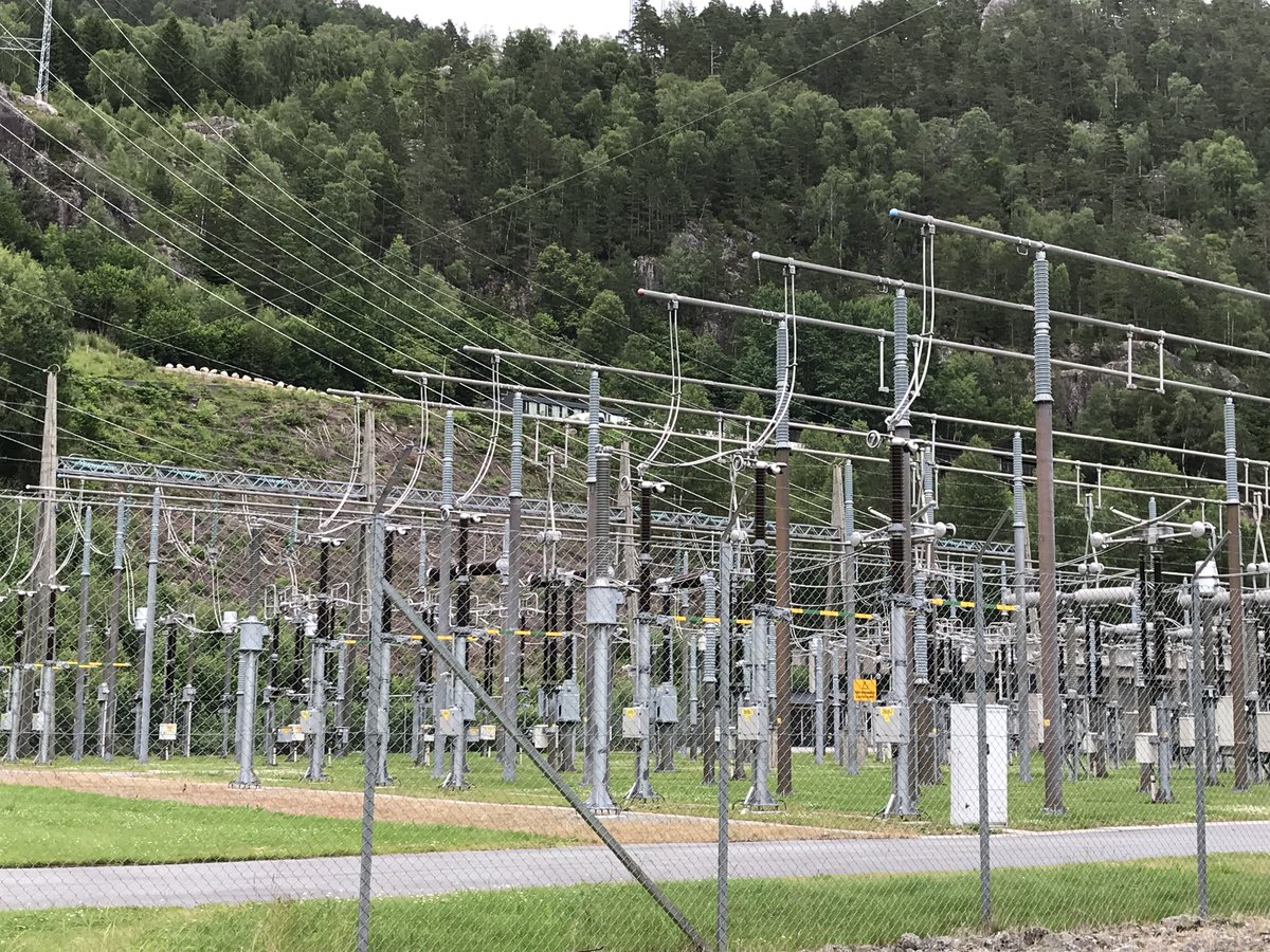 Kristin Guldbrandsen Frøysa (@energikristin) on Twitter photo Don't miss today's lunch webinar at <a href="/BergenEnergyLab/">Bergen Energy Lab</a>
Prices and crisis: Regulatory Reflections on the Energy Landscape by <a href="/i_herrera_a/">Ignacio Herrera Anchustegui</a> from @uibjus .
#eulaw #renewableenergy #fornybarenergi
#bergen #stavanger #kristiansand
uib.no/en/energy/1558… Don't miss today's lunch webinar at <a href="/BergenEnergyLab/">Bergen Energy Lab</a>
Prices and crisis: Regulatory Reflections on the Energy Landscape by <a href="/i_herrera_a/">Ignacio Herrera Anchustegui</a> from @uibjus .
#eulaw #renewableenergy #fornybarenergi
#bergen #stavanger #kristiansand
uib.no/en/energy/1558…