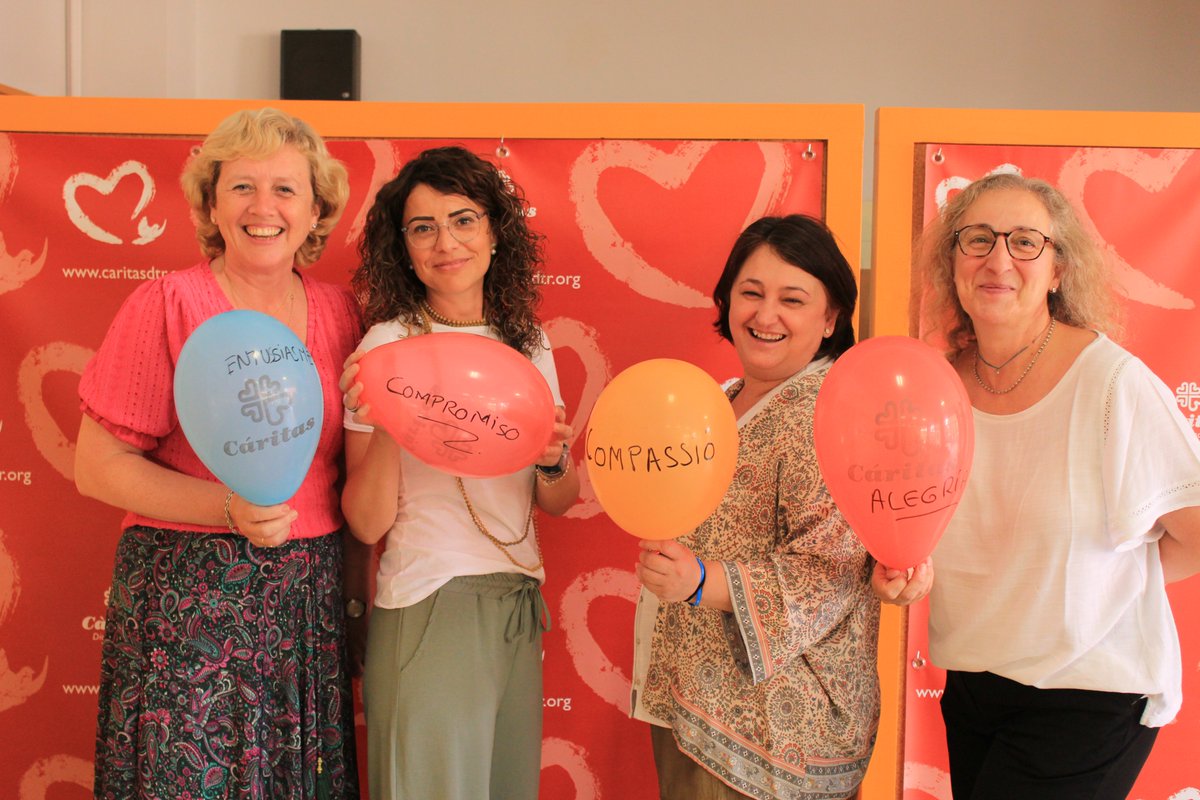 caritasdtr's tweet photo. Feliç Dia Internacional de la #Caritat ❤️
Som #alegria. som #compassió, som #compromís, som #entuasiasme... #SomElQueDonem Som AMOR ❤️
Descobreix més 👉 https://t.co/mSsKincMv6 https://t.co/50QIjAFB5c