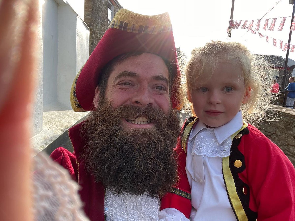 foweytowncrier's tweet photo. A huge thank you to the Polruan Regatta committee for once again inviting me to come and look after their royalty and to lead their carnival. 

This year was extra special as I had a little helper who walked with me, and rang her bell alongside me the whole way!... https://t.co/mFvPBOUv1h