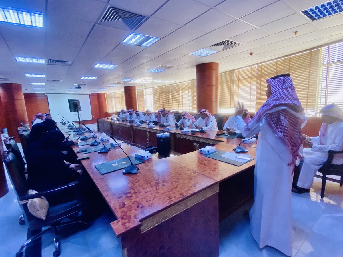 في إطار الشراكة المجتمعيه نفذت
 #بلدية_محافظة_الدرب مبادرة المراقب المجتمعي وذلك من خلال تدريب المتطوعين على منصة البلاغات لرصد مظاهر التشوهات البصرية .