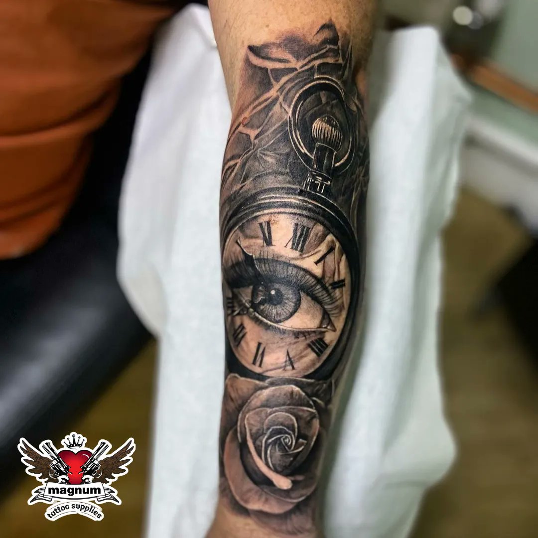 29 Awesome Clock Wrist Tattoos