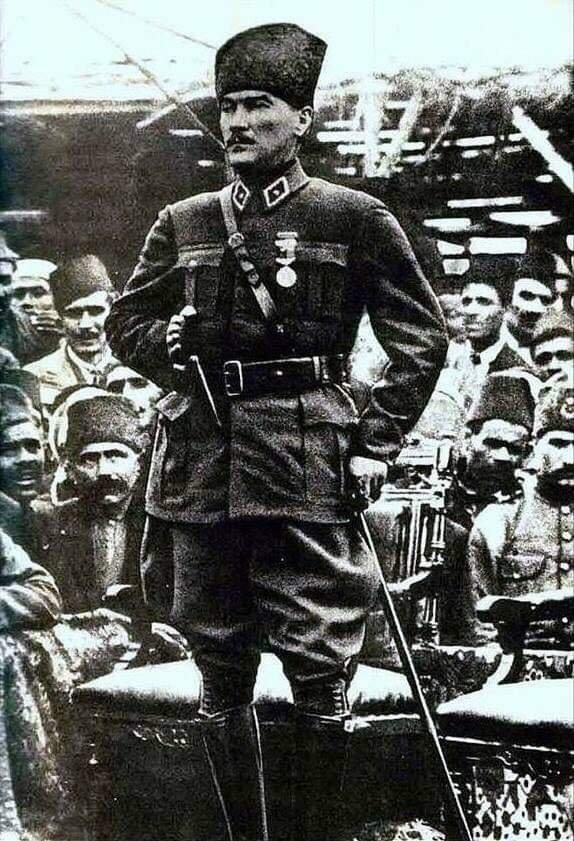 100 yıl sonra bile,emperyalistlere ve yerli uşaklarının yüreklerine korku salıyorsun.Minnettarız.