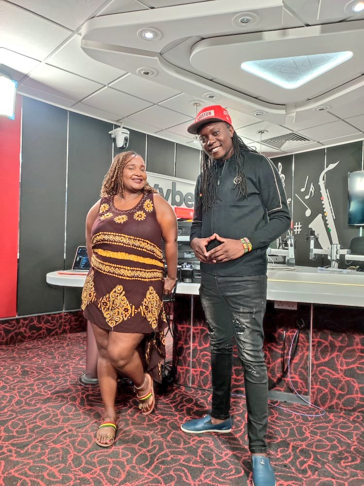 VybezRadioKE's tweet photo. Leo tunapiga tu malooku inna di yard.🤩🤩
Tukuchezee ngoma gani?

@Browngalnessa @deejaypatiz 
#Vybeayard https://t.co/WIQQu4GzJl
