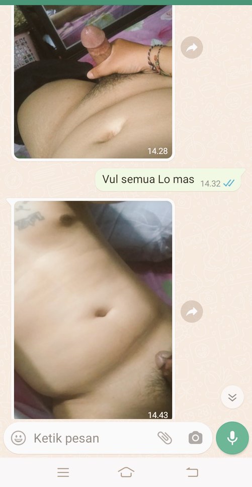 sukaiseng11's tweet photo. Suami orang siang" ngirim pap lagi sange #brondingsange #prangbrondong https://t.co/sHwaTIx1Gp