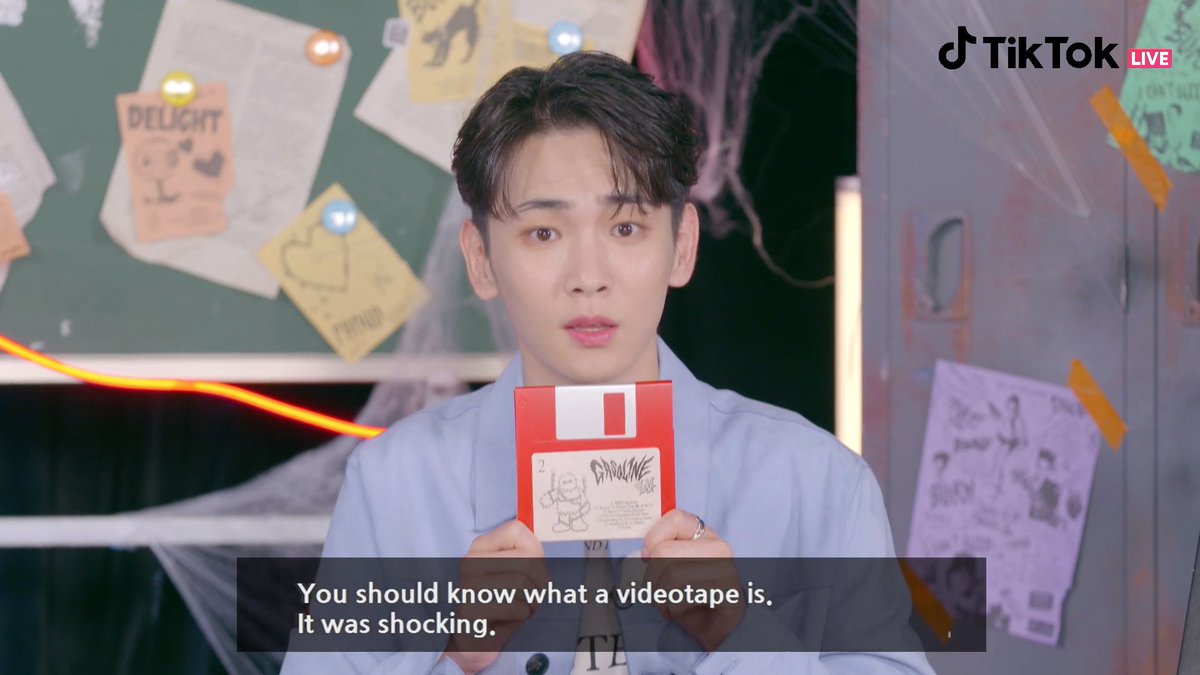 KEYPERU's tweet photo. KEY Gasoline Countdown Live 💎🗝️

KEY is so proud of his Gasoline Album 😻

@SHINee #SHINee #샤이니 #5HINee #Key #키 #김기범 #captainfreak #Kibum #KEYisBACK #BADLOVE #KEY_BADLOVE #Gasoline #KEY_Gasoline https://t.co/8RtS1ACPnC
