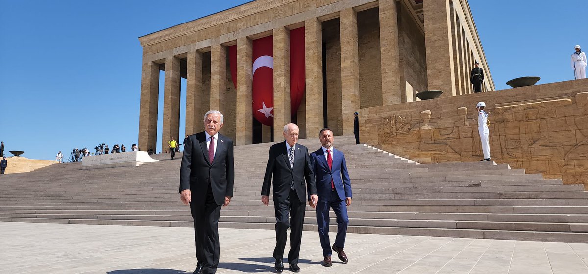 MhpKayseri38's tweet photo. Genel Başkanımız Sayın Devlet BAHÇELİ, 30 Ağustos Zafer Bayramı dolayısıyla Anıtkabir’de düzenlenen törene katıldı. https://t.co/eMqzrTwJ4Q
