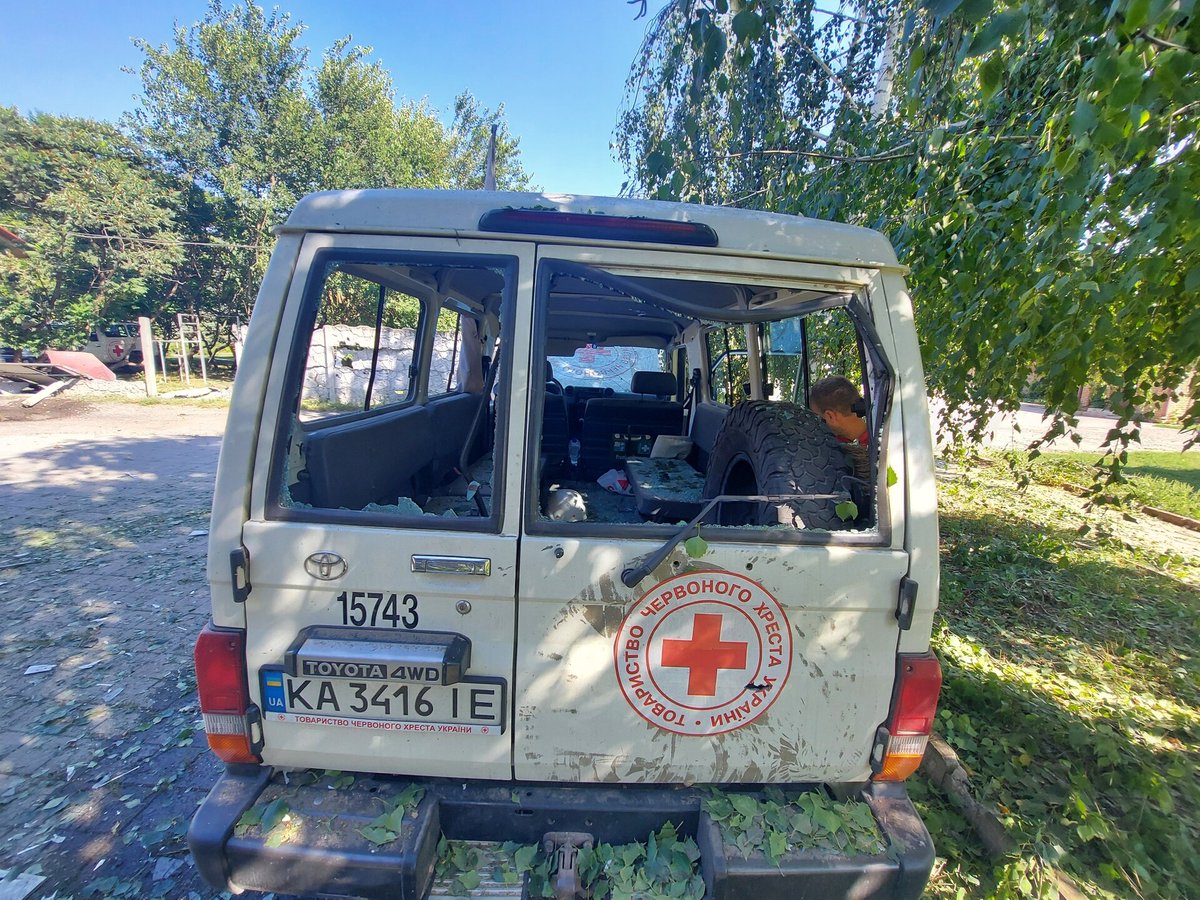 We strongly condemn the attack on the base of <a href="/RedCrossUkraine/">Ukrainian Red Cross</a> evacuation team in Sloviansk, #Ukraine.

The #ICRC stands with the <a href="/RedCrossUkraine/">Ukrainian Red Cross</a> to reaffirm the importance of protection of civilians, humanitarians, health workers and facilities. 

#NotATarget
