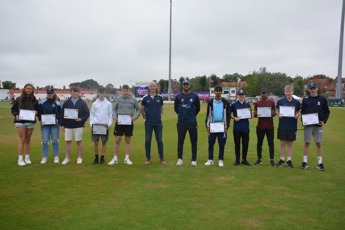 SteelbacksF's tweet photo. The new 𝙮𝙤𝙪𝙣𝙜 𝙡𝙚𝙖𝙙𝙚𝙧𝙨 in cricket! 👏

It was great to welcome some of the young people who completed the 2021 'Young Leader in Cricket Programme' onto the pitch during @NorthantsCCC RLC match v Worcestershire. 

Well done to all!! 🎉 https://t.co/wrsS3GMxzc