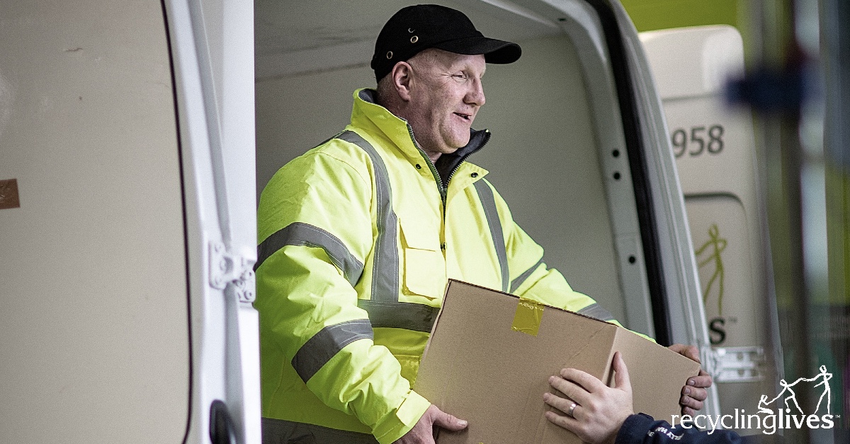 Demand is absolutely soaring for our #foodredistribution work - more people than ever need help. So we've got ourselves a wagon to collect food from retailers and suppliers, to increase what we send out to communities by around 25%. Read more: recyclinglives.org/news/new-truck… @FareShareUK