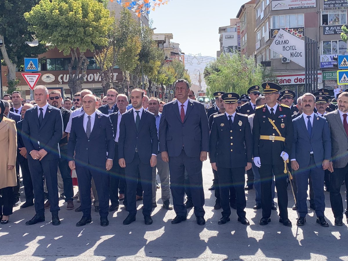fethigurer's tweet photo. 30 Ağustos Zafer Bayramı kutlamaları Cumhuriyet meydanında başladı. https://t.co/ZgST5R7QZg