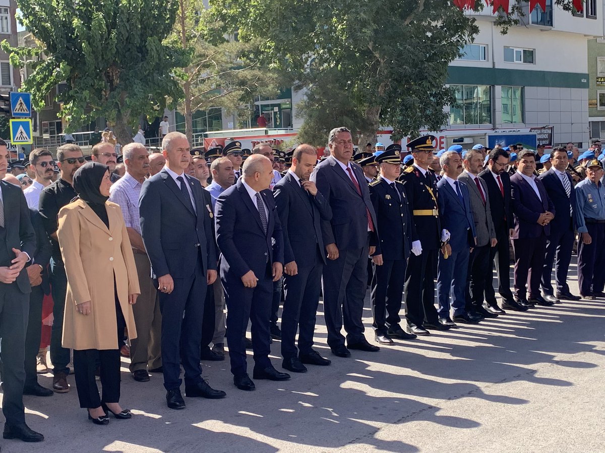 fethigurer's tweet photo. 30 Ağustos Zafer Bayramı kutlamaları Cumhuriyet meydanında başladı. https://t.co/ZgST5R7QZg