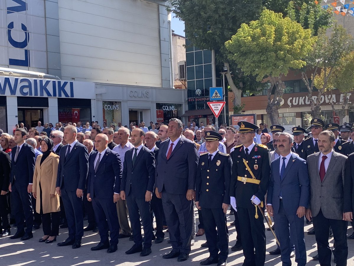 fethigurer's tweet photo. 30 Ağustos Zafer Bayramı kutlamaları Cumhuriyet meydanında başladı. https://t.co/ZgST5R7QZg