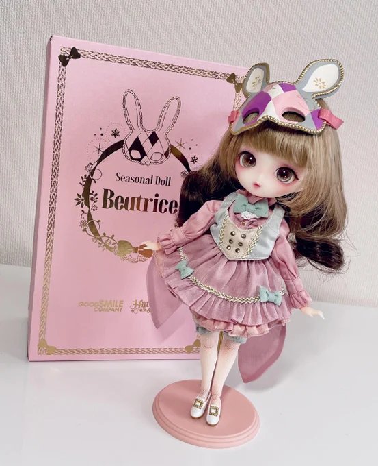 グッドスマイルカンパニー様から以前イベントで描かせて頂いたベアトリーチェちゃんのドールを頂きました!デザインやメイク、お洋服などすべて本当にこだわりを感じます…!すごく可愛いです…!#ハルモニアブルーム #Harmoniabloom 