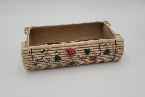 LauraCharbonnea's tweet photo. Vintage pottery log shape https://t.co/6VWnp6XuvO via @EtsySocial #selfcare #etsygifts #potterytissuebox #tissueboxholder https://t.co/VQvGhLQdbK
