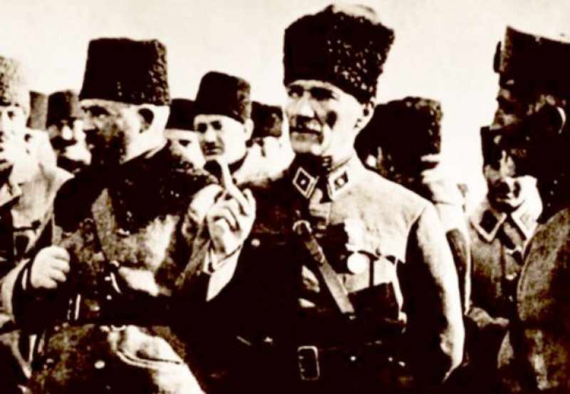 Bademli_MED's tweet photo. 30 Ağustos 1922, işgalci emperyalist güçlerin yenilgiye uğratıldığı, bağımsızlık ve özgürlüğümüzün kazanıldığı gündür.  Bize bu vatanı sağlayan başta Mustafa Kemal Atatürk olmak üzere tüm silah arkadaşlarını rahmetle, saygıyla anıyoruz. 30 Ağustos Zafer Bayramımız kutlu olsun. https://t.co/dpegcN7S6l