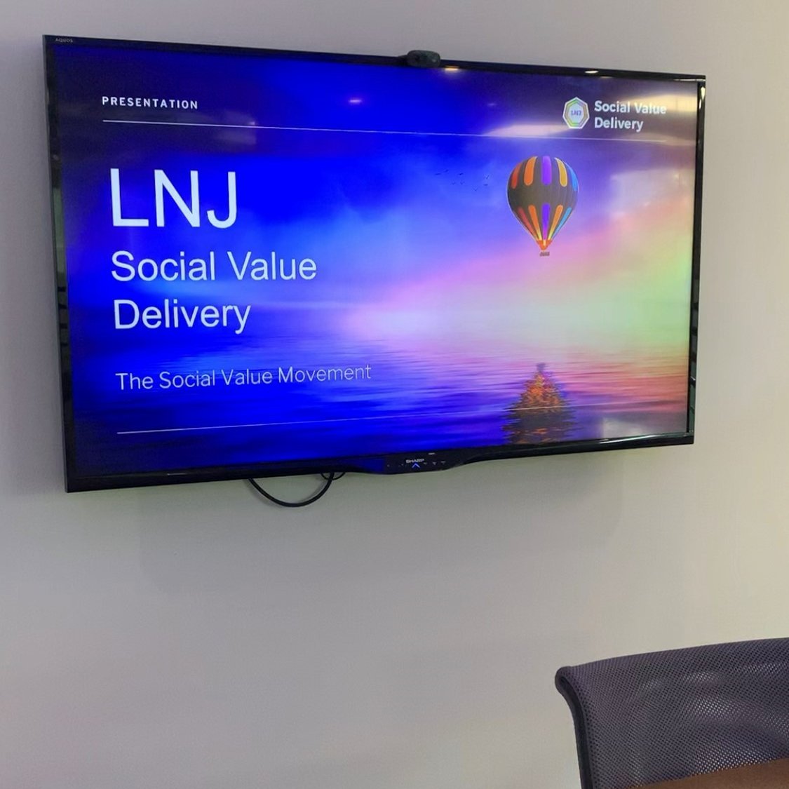Another day at the LNJ office, presenting and meeting another fantastic local charity. Introducing the Social Value movement &amp; understanding their day to day for better-informed research and synergies. 

#SocialValue #Synergies #Understanding