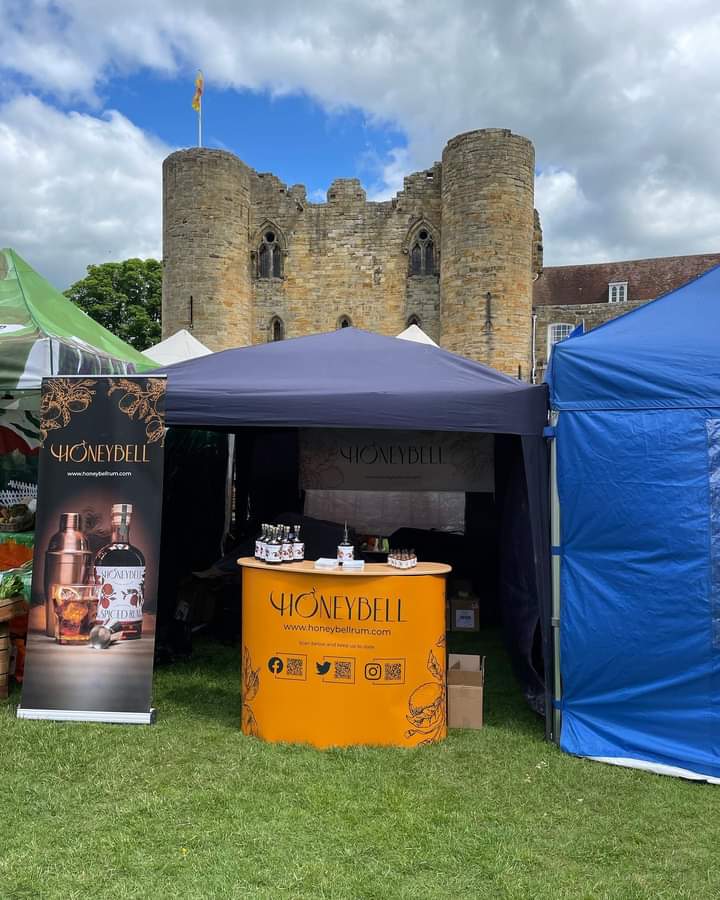 KentFineFoods's tweet photo. And this Sunny Weekend π
@TonFoodDrinkFes
It's off to do my #HostingBit
ON THE #CookeryTheatre ππ..
Omelette Challenge π³ @SpenceWestcott @dots_miss @HoneybellR @LemonBites @longtailcider The Big Festival Quiz.
Producer Interviews & lots more...
*Free Event* See You There π¨βπ³ https://t.co/yYszJxJI5z