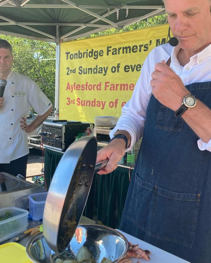 KentFineFoods's tweet photo. And this Sunny Weekend π
@TonFoodDrinkFes
It's off to do my #HostingBit
ON THE #CookeryTheatre ππ..
Omelette Challenge π³ @SpenceWestcott @dots_miss @HoneybellR @LemonBites @longtailcider The Big Festival Quiz.
Producer Interviews & lots more...
*Free Event* See You There π¨βπ³ https://t.co/yYszJxJI5z