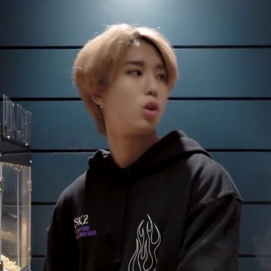 jizungthings's tweet photo. skz r better than me if i was around this guy every day id fall in love in no time https://t.co/YAZURolfhS