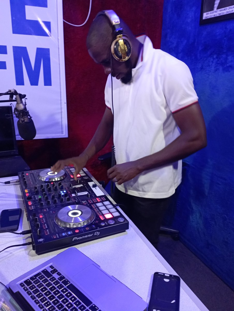 #NP ⏯️🚨 Happy by @iiCharmingB  

#afternoonHustle 🎤🎙️@Katuraogan 

Music by <a href="/Deejaylexy3/">Deejaylexy</a> 

On Family Love fm <a href="/lovefmph977/">Family Love 97.7 FM</a>
