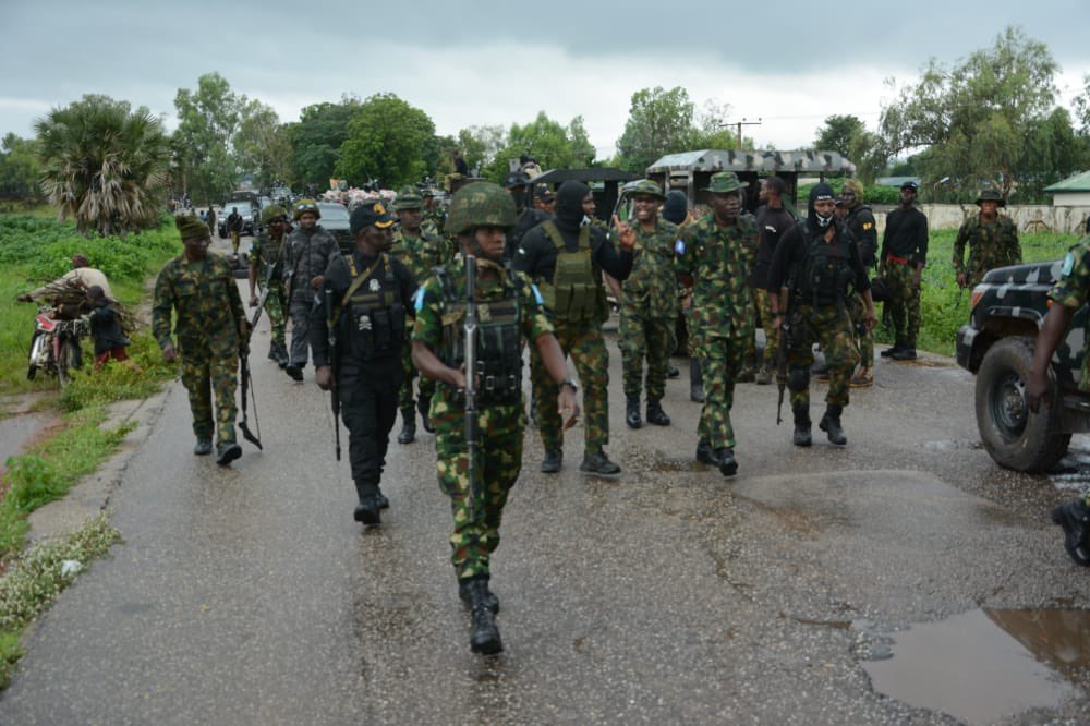 DejiAdesogan's tweet photo. JUST IN:Fighting patrol led by GOC 1 Division Nigerian Army, Maj Gen TA Lagbaja have cleared bandits in Buruku, Udawa, Manini, Birnin Gwari, Doka, Maganda, Kuyello & Dogon Dawa communities in #Kaduna state. Bandits neutralized & some captured alive, weapons & motorbikes recovered https://t.co/mKQgKxA1P9